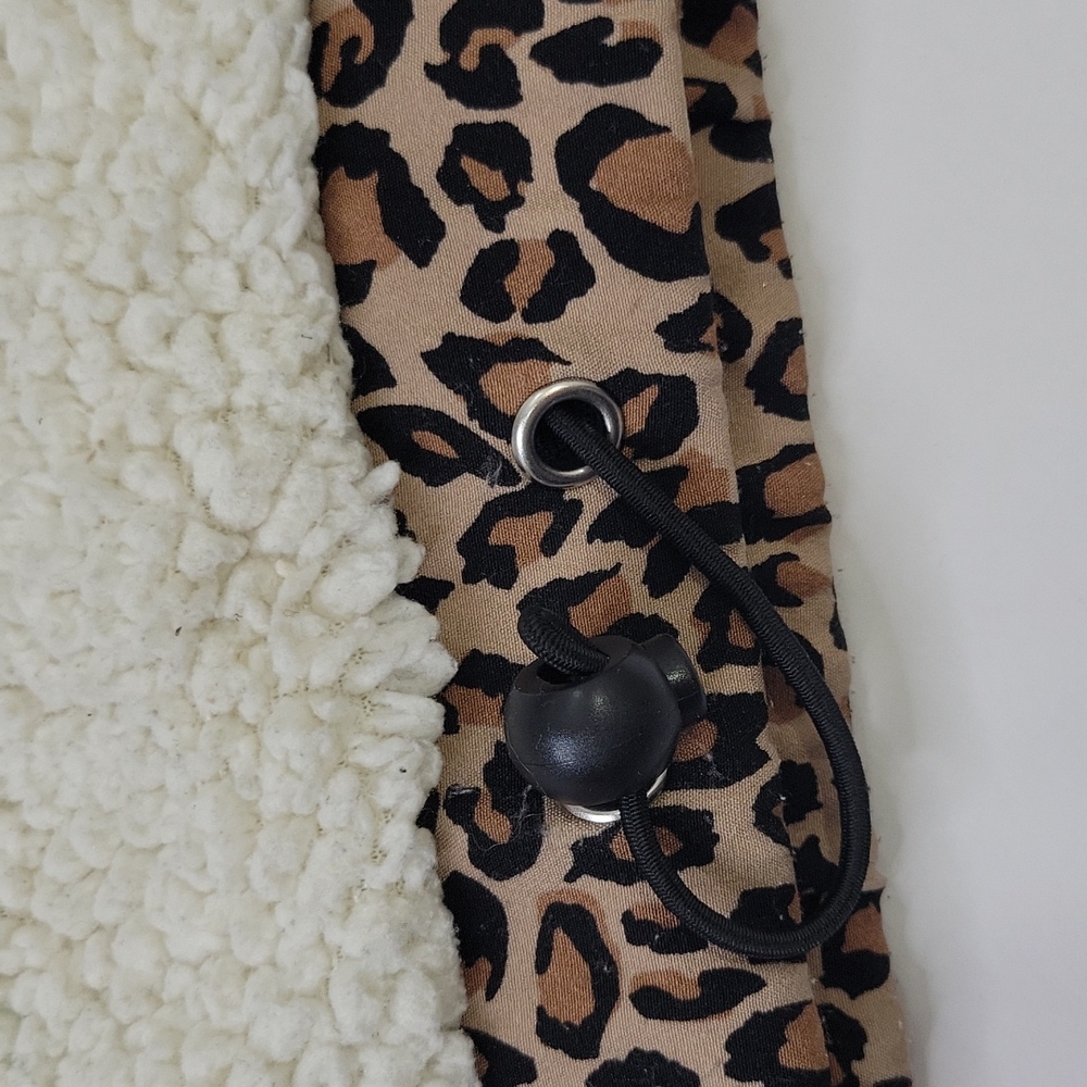 Forever 21 Furry Pullover Off White With Leopard Print Detail SZ M 3/$15 - Picture 8 of 10
